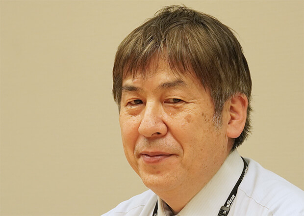 商品企画部部長 岸
